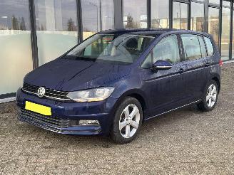 krockskadad bil auto Volkswagen Touran 1.4 TSI MFS/PARKEERSENSOREN/LAGE KILOMETER 2016/8