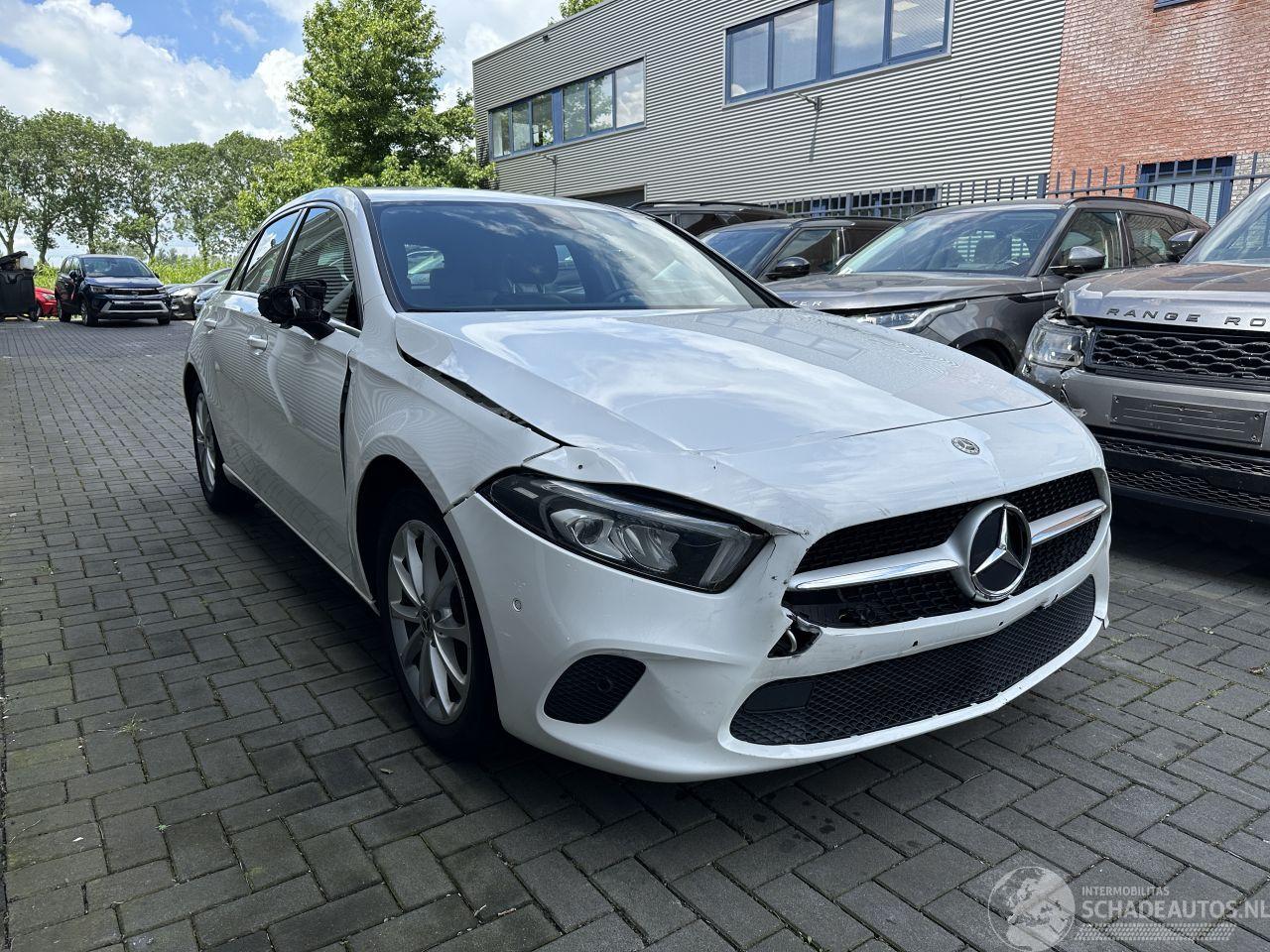 Mercedes A-klasse A180d GROOT SCHERM/LED/CAMERA