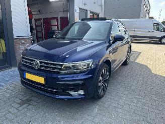 Coche accidentado Volkswagen Tiguan 2.0TDI 4-MOTION FULL R-LINE DAMAGE FREE / ALL OPTIONS PANO/SIDE ASSIST/KEYLESS/DYNAUDIO/360CAM 2017/9