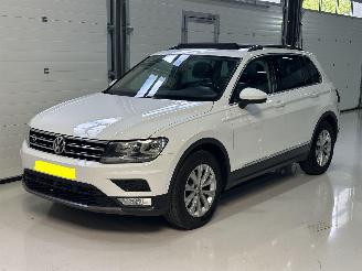 Voiture accidenté Volkswagen Tiguan 1.4 TSI ACT/PANO/LEDER/CAMERA/TREKHAAK/VOL 2016/11