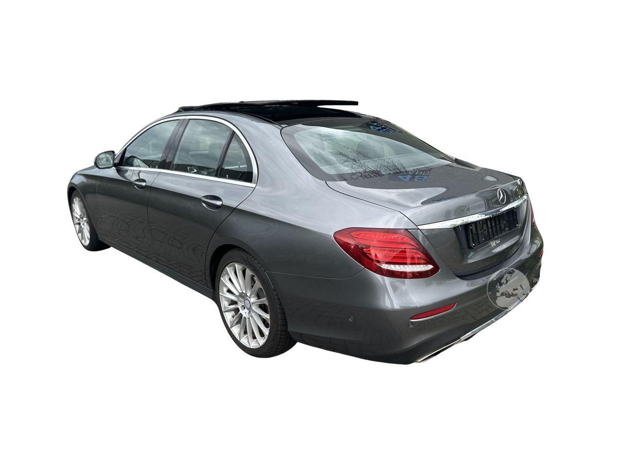 Mercedes E-klasse 200 AMG PANO/LED/19INCH
