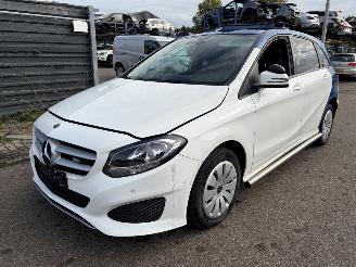 Vrakbiler auto Mercedes B-klasse W246 2018/8