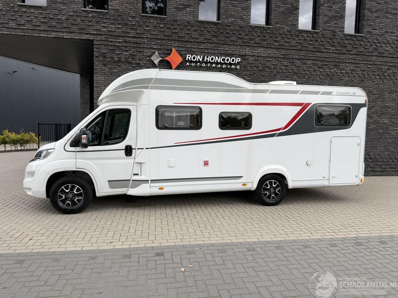 LMC  H730 G Tourer Lift / Airco / Lengte Bedden