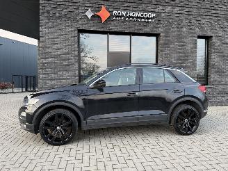 Vaurioauto  passenger cars Volkswagen T-Roc 1.5 TSI 150PK DSG7 Style 2020/10