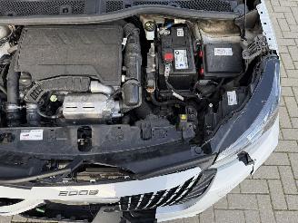 Peugeot 2008 NEW MOD. 1.2 Turbo 131PK EAT8 Aut. Allure picture 37