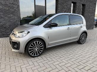 Schadeauto Volkswagen Up! 1.0 MPI 60PK BMT High-UP! ECC Stoelverw. Multifunc. stuur 17” VOL! 2018/10