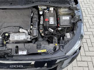 Peugeot 208 1.2 PureTech 101PK Allure picture 35