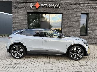 Vaurioauto  passenger cars Renault Mégane E-Tech EV60 Optimum Charge 220 ICONIC FULL OPTIONS! 2022/9