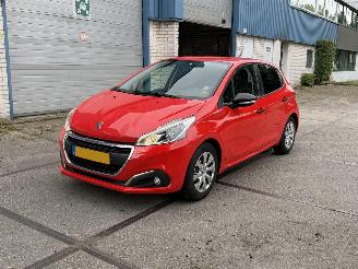 krockskadad bil auto Peugeot 208 1.2 Blue Lease 2017 Navi Airco 5DRS 2017/8