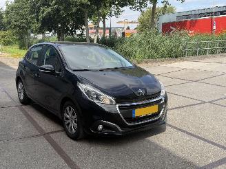 Vaurioauto  passenger cars Peugeot 208 1.2 PureTech Blue Lion 1e Eigenaar 53.000 KM NAP Navi! PDC! 2018/3