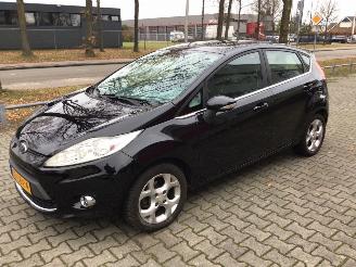 skadebil auto Ford Fiesta Fiesta 1.2 TITANIUM uitvoering GEEN SCHADE 2010/3