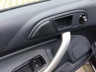 Ford Fiesta Fiesta 1.2 TITANIUM uitvoering GEEN SCHADE picture 7