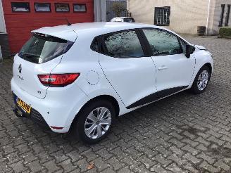 Renault Clio 1.5 DCI ecoleader life met zeer lichte schade picture 4