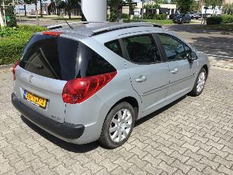 Peugeot 207 1.6 vti sporting picture 4