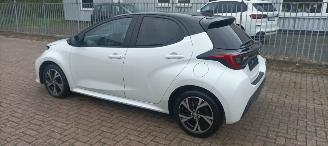 Toyota Yaris Bj:11-2024 1.5-Hybrid Facelift Full-Led Digitaal Cockpit Climatecontrol CruiseControl Stoelverwarming stuurwiel met verwarming Keyless entry Apple CarPlay Achteruitrijcamera automatische dimmende binnenspiegel Lichtautomaat met Assistent 4xelektrische ram picture 4