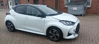 Toyota Yaris Bj:11-2024 1.5-Hybrid Facelift Full-Led Digitaal Cockpit Climatecontrol CruiseControl Stoelverwarming stuurwiel met verwarming Keyless entry Apple CarPlay Achteruitrijcamera automatische dimmende binnenspiegel Lichtautomaat met Assistent 4xelektrische ram picture 10
