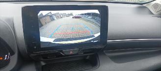 Toyota Yaris Bj:11-2024 1.5-Hybrid Facelift Full-Led Digitaal Cockpit Climatecontrol CruiseControl Stoelverwarming stuurwiel met verwarming Keyless entry Apple CarPlay Achteruitrijcamera automatische dimmende binnenspiegel Lichtautomaat met Assistent 4xelektrische ram picture 33