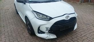 Toyota Yaris Bj:11-2024 1.5-Hybrid Facelift Full-Led Digitaal Cockpit Climatecontrol CruiseControl Stoelverwarming stuurwiel met verwarming Keyless entry Apple CarPlay Achteruitrijcamera automatische dimmende binnenspiegel Lichtautomaat met Assistent 4xelektrische ram picture 12