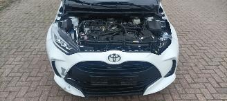 Toyota Yaris Bj:11-2024 1.5-Hybrid Facelift Full-Led Digitaal Cockpit Climatecontrol CruiseControl Stoelverwarming stuurwiel met verwarming Keyless entry Apple CarPlay Achteruitrijcamera automatische dimmende binnenspiegel Lichtautomaat met Assistent 4xelektrische ram picture 15