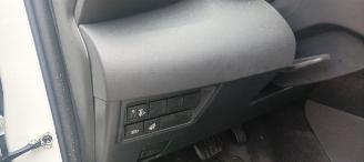 Toyota Yaris Bj:11-2024 1.5-Hybrid Facelift Full-Led Digitaal Cockpit Climatecontrol CruiseControl Stoelverwarming stuurwiel met verwarming Keyless entry Apple CarPlay Achteruitrijcamera automatische dimmende binnenspiegel Lichtautomaat met Assistent 4xelektrische ram picture 21