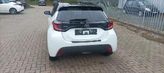 Toyota Yaris Bj:11-2024 1.5-Hybrid Facelift Full-Led Digitaal Cockpit Climatecontrol CruiseControl Stoelverwarming stuurwiel met verwarming Keyless entry Apple CarPlay Achteruitrijcamera automatische dimmende binnenspiegel Lichtautomaat met Assistent 4xelektrische ram picture 6