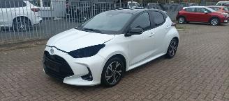 skadebil auto Toyota Yaris Bj:11-2024 1.5-Hybrid Full-Led Climatecontrol CruiseControl Stoelverwarming stuurwiel met verwarming Keyless entry Apple CarPlay Achteruitrijcamera 2024/11