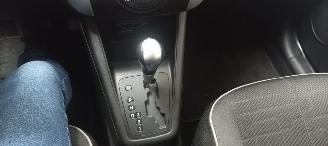 Kia Venga 1.6-Benzine Automatik Climatecontrol Keyless entry 4xelektrische ramen Elektrische-spiegels met inklap stand Stoelverwarming Lichtautomaat Privacyglas Trekhaak Parkeersensoren achter Mistlampen 16-inch Kia velgen picture 15