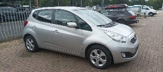 Kia Venga 1.6-Benzine Automatik Climatecontrol Keyless entry 4xelektrische ramen Elektrische-spiegels met inklap stand Stoelverwarming Lichtautomaat Privacyglas Trekhaak Parkeersensoren achter Mistlampen 16-inch Kia velgen picture 2