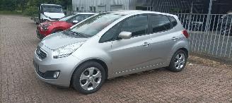 Kia Venga 1.6-Benzine Automatik Climatecontrol Keyless entry 4xelektrische ramen Elektrische-spiegels met inklap stand Stoelverwarming Lichtautomaat Privacyglas Trekhaak Parkeersensoren achter Mistlampen 16-inch Kia velgen picture 6