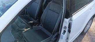 Volkswagen  Bj: 12-2013 1.0-Mpi Move Airconditioning stoelverwarming Elektrische ramen Leder stoelen picture 13