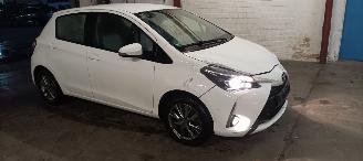 Toyota Yaris Facelift model Edition 1.5VVTI-E Airconditioning stoelverwarming Multicolor Display Met Navi voorbereiding Achteruitrijcamera Regensensor Licht assistent Drivelane assistent Leren multi stuurwiel Mistlampen 15-inch Toyota velgen picture 7