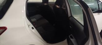 Toyota Yaris Facelift model Edition 1.5VVTI-E Airconditioning stoelverwarming Multicolor Display Met Navi voorbereiding Achteruitrijcamera Regensensor Licht assistent Drivelane assistent Leren multi stuurwiel Mistlampen 15-inch Toyota velgen picture 17