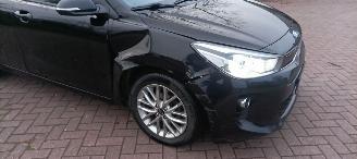 Kia Rio Bj:11-2019 1.4-16v Automatik Dream Team Edition Led Koplampen Navigatie Climatecontrol Stoelverwarming stuurwiel met verwarming Achteruitrijcamera 4xelek ramen Privacyglas Lichtautomaat Mistlampen 16-inch Kia velgen Metallic lak picture 13