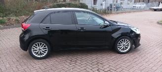 Kia Rio Bj:11-2019 1.4-16v Automatik Dream Team Edition Led Koplampen Navigatie Climatecontrol Stoelverwarming stuurwiel met verwarming Achteruitrijcamera 4xelek ramen Privacyglas Lichtautomaat Mistlampen 16-inch Kia velgen Metallic lak picture 8