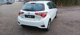 Toyota Yaris Bj:10-2017 Facelift 1.5-Benzine 111pk Touchscreen met Camera Lichtautomaat Drivelane assistent Leren multi stuurwiel Stoelverwarming picture 5