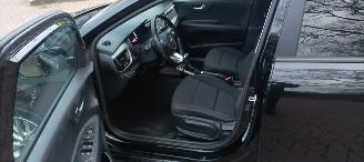Kia Rio Bj:11-2019 1.4-16v Automaat Navi Climatecontrol Stoelverwarming Lichtautomaat Led-Koplampen 4xelek ramen Privacyglas Stuurwiel met verwarming picture 16