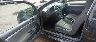 Volkswagen Golf Bj:12-2006 1.4-Benzine 80pk Climatecontrol CruiseControl Leren-Stuurwiel armsteun elek-ramen elektrische Spiegel Centrale vergrendeling met afstandsbediening mistlampen Parkeersensoren afneembare trekhaak Metallic lak picture 12