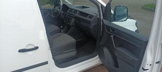 Volkswagen Caddy Bj:02-2016 Facelift 2.0TDI Euro-6 Airconditioning Elektrische ramen Elektrische-spiegels met verwarming Centrale vergrendeling met afstandsbediening Start-Stop systeem Tussenwand met glas achteruitrijspiegel Radio met usb schuifdeur Rechts laadvloer orgin picture 14