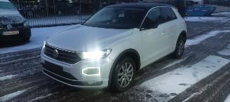 Avarii autoturisme Volkswagen T-Roc 1.5-TSI 150pk R-Line Design Navi Full-Led koplampen Led achterlichten Climatecontrol CruiseControl Stoelverwarming Lichtautomaat Privacyglas 2021/4