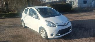 skadebil auto Toyota Aygo Bj:09-2013 Comfort 1.0-VVT-i Navigatie Led verlichting Elektrische ramen Elektrische-spiegels centrale deurvergrendeling met afstandsbediening abs esp getinte ruiten 2013/9