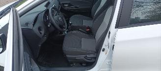 Toyota Yaris Facelift 10-2017 49000km 1.5-Dual VVT-I 112pk 6-bak Airconditioning Navigatie voorbereiding Multi color Display Achteruitrijcamera Lichtautomaat Stoelverwarming stuurwiel met radio Bediening elektrische ramen Elektrische-spiegels met verwarming Centrale v picture 24