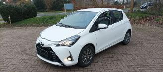 Toyota Yaris Facelift 10-2017 49000km 1.5-Dual VVT-I 112pk 6-bak Airconditioning Navigatie voorbereiding Multi color Display Achteruitrijcamera Lichtautomaat Stoelverwarming stuurwiel met radio Bediening elektrische ramen Elektrische-spiegels met verwarming Centrale v picture 12