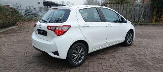 Toyota Yaris 1.5 Benzine 112pk Airconditioning Stoelverwarming Lichtautomaat Multi color Display met Achteruitrijcamera picture 5