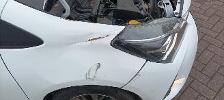 Toyota Yaris 1.5 Benzine 112pk Airconditioning Stoelverwarming Lichtautomaat Multi color Display met Achteruitrijcamera picture 10