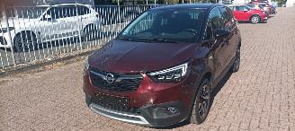 Opel Crossland Innovation uitvoering 1.2-Turbo Benzine Automaat Navigatie Climatecontrol CruiseControl Leren-Stuurwiel met verwarming Led-Koplampen Half-Leren bekleding Privacyglas afneembare trekhaak Metallic lak 2018/4