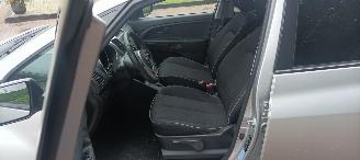 Kia Venga Dream-Team 1.6 Benzine Automaat Keyless entry Climatecontrol Stoelverwarming Lichtautomaat Privacyglas Parkeersensoren achter Trekhaak Mistlampen 16-inch Lichtmetalen velgen picture 10