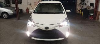 damaged passenger cars Toyota Yaris  2017/10