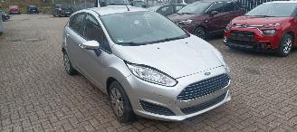 krockskadad bil auto Ford Fiesta 1.5-TDCI euro-6 Airconditioning stoelverwarming Led koplampen elektrische inklapbare buitenspiegels Parkeersensoren voor& achter 2016/6