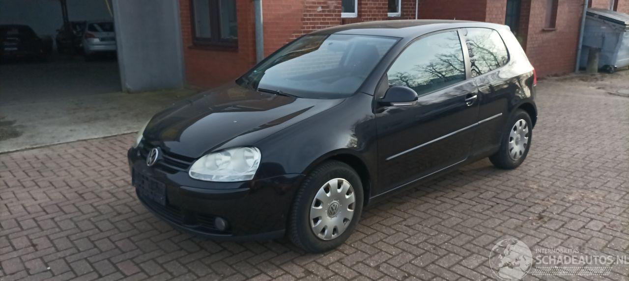 Volkswagen Golf 1.4-16v Climatecontrol CruiseControl Leren-Stuurwiel elektrische ramen Elektrische-spiegels met verwarming Centrale vergrendeling met afstandsbediening mistlampen Parkeersensoren achter Trekhaak