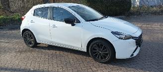 Coche accidentado Mazda 2 Bj: 12-2023 1.5 Automatik Climatecontrol CruiseControl Stoelverwarming Lichtautomaat Privacyglas Stuurwiel met verwarming Achteruitrijcamera parkeersensoren Apple CarPlay MirrorLink Led verlichting Dab-audio 2023/12